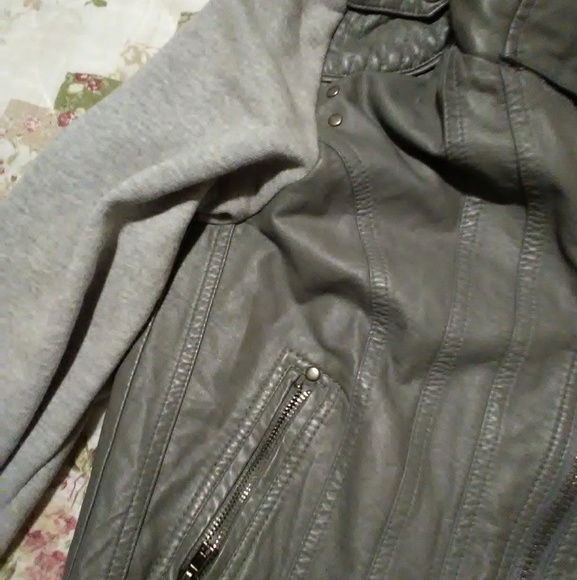 Gray leather jacket - Picture 3 of 3